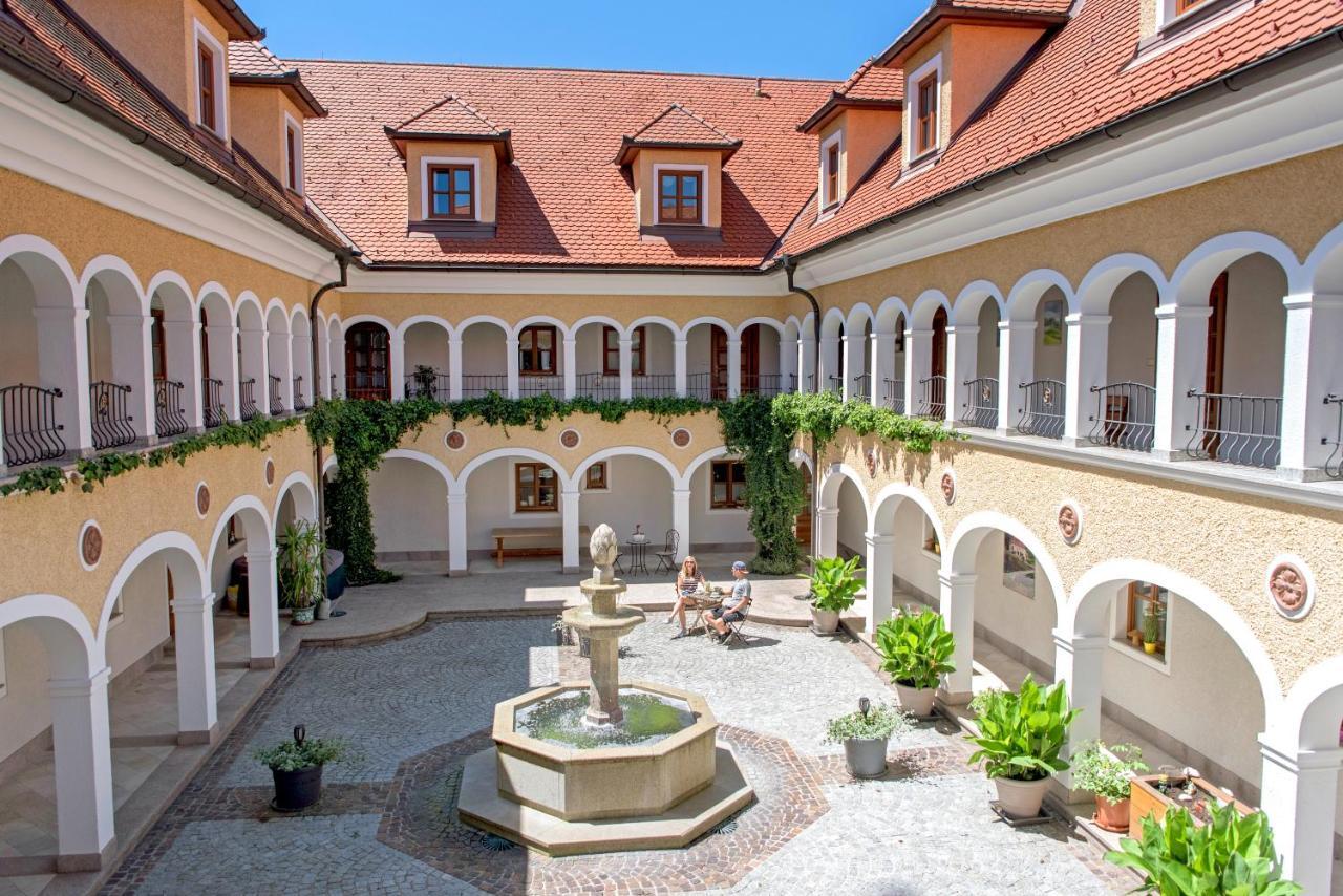 Almtalhotel Appartements In Pettenbach 외부 사진