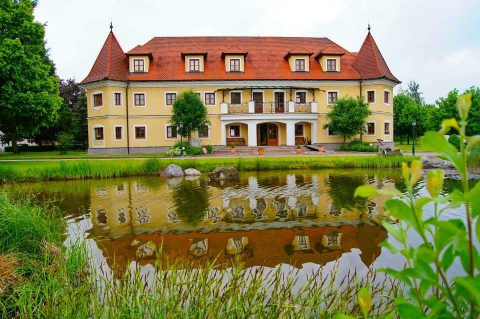Almtalhotel Appartements In Pettenbach 외부 사진